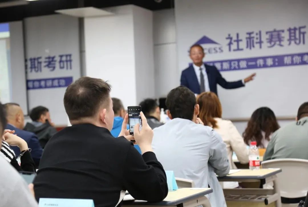 超越同齡人，做最好的自己！職業(yè)成長(zhǎng)和規(guī)劃專(zhuān)題講座成功開(kāi)講！
